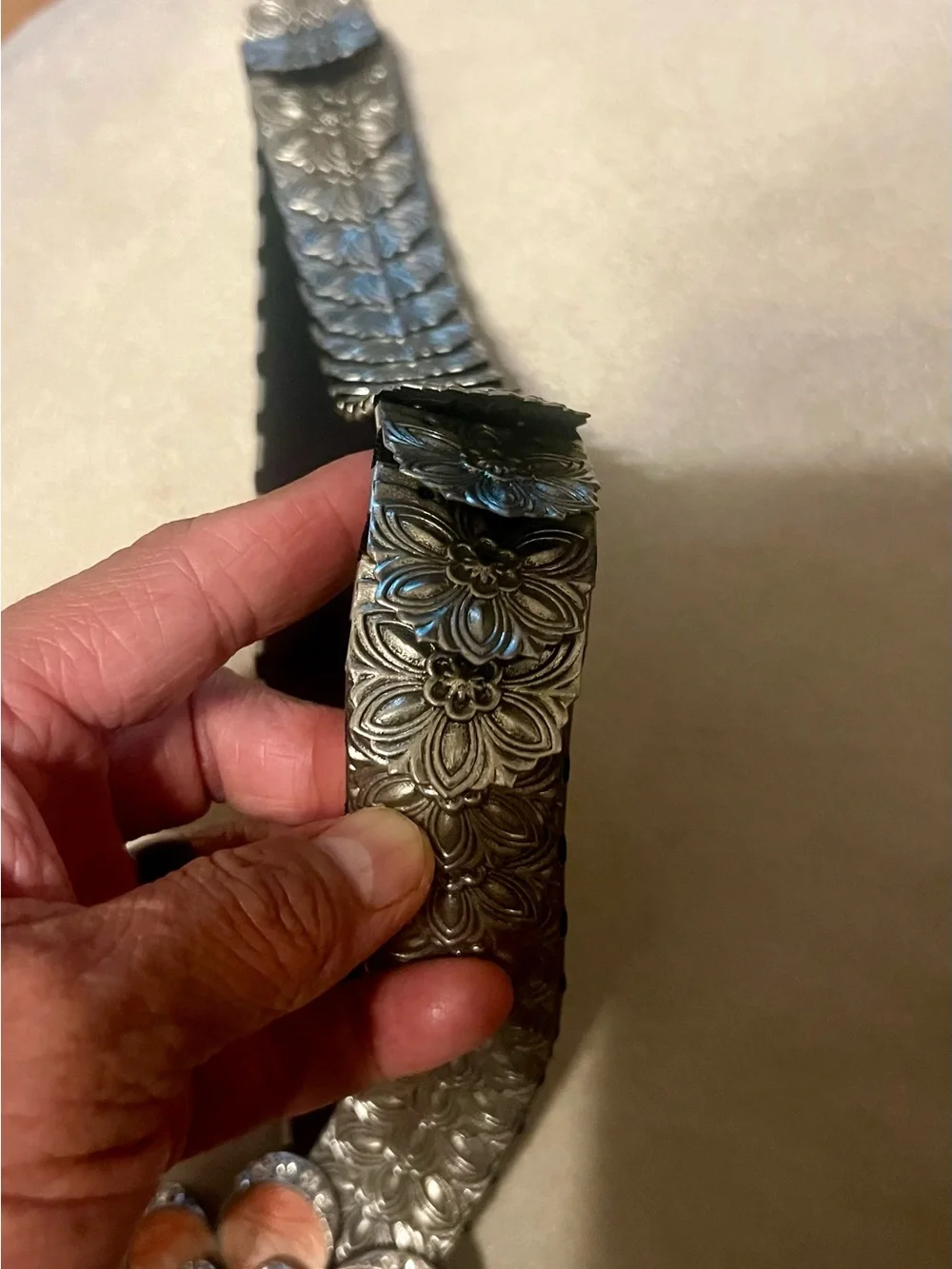 Vintage Floral Concho Stretch Belt in Peach and Silver